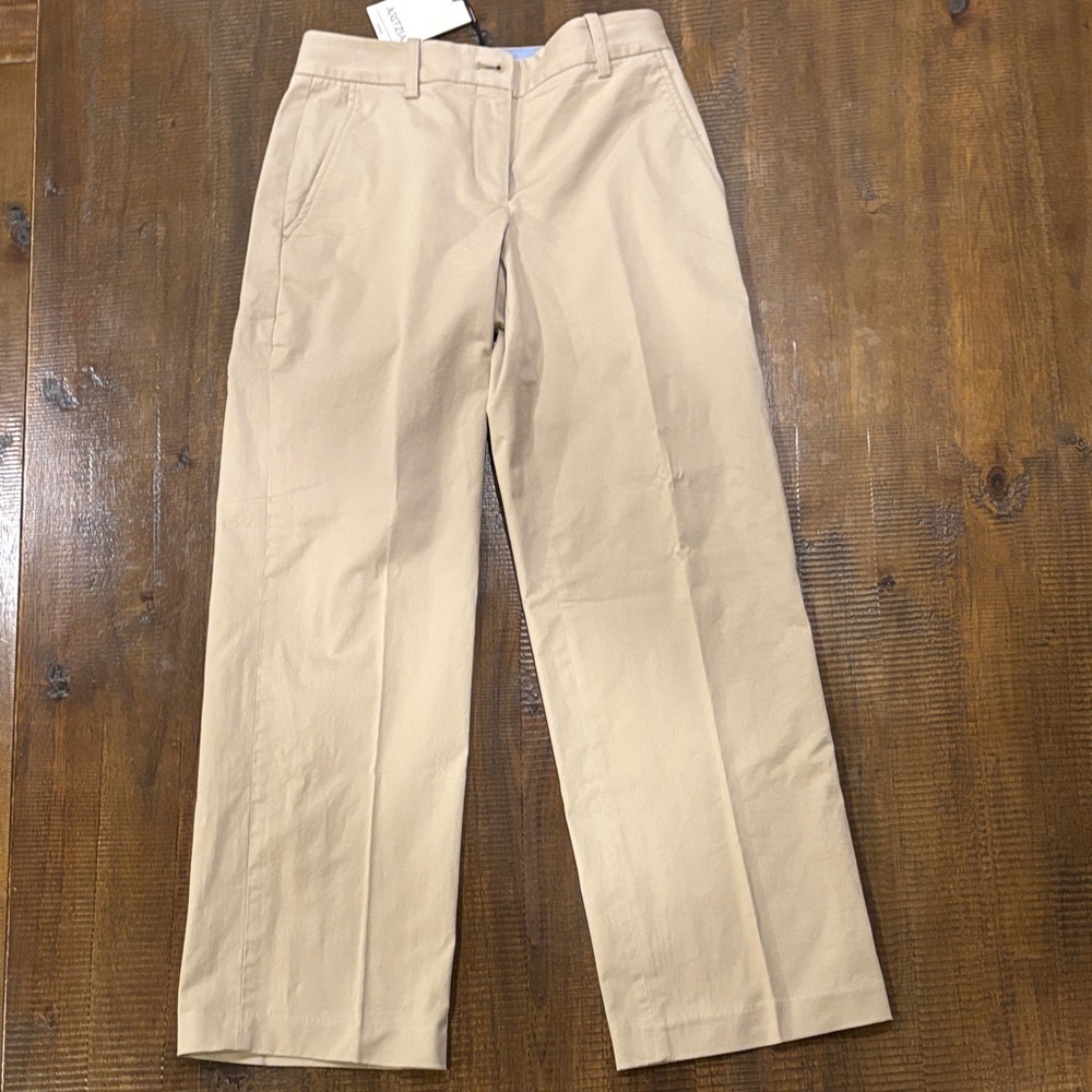 Aritzia Women’s Khaki Pants - NWT size 2